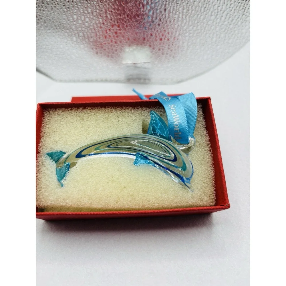 SeaWorld 2010  Blown Blue Swirl Glass Orca  Dolphin Ornament in box New